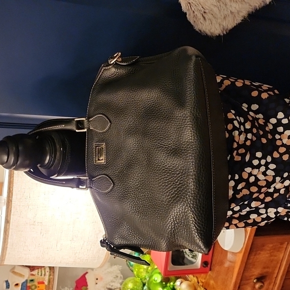 Dooney & Bourke black pebble leather classic satchel! Well worn & clean! - Picture 9 of 10